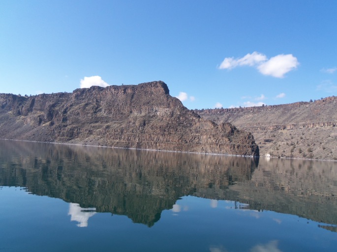 The Island is majestically placed between the Deschutes River and Crooked River where they enter Lake Billy Chinook.